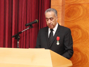 تكريم عبد اللطيف حموشي بوسام جوقة الشرف الفرنسي: اعتراف دولي بالتميز الأمني المغربي تكريم عبد اللطيف حموشي بوسام جوقة الشرف الفرنسي: اعتراف دولي بالتميز الأمني المغربي