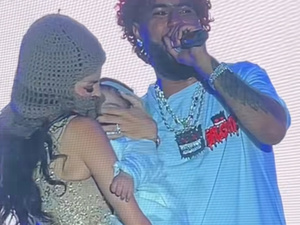 لحظة عائلية في قلب السويسي.. الغراندي طوطو يظهر رفقة زوجته ورضيعه لحظة عائلية في قلب السويسي.. الغراندي طوطو يظهر رفقة زوجته ورضيعه