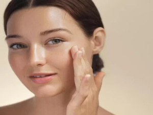 كيفية تحقيق مظهر البشرة الزجاجية في المناخ الصحراوي كيفية تحقيق مظهر البشرة الزجاجية في المناخ الصحراوي