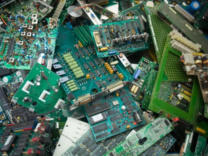 المجلس الاقتصادي والبيئي يحذر من ارتفاع نفايات الأجهزة الإلكترونية إلى 213 ألف طن بحلول 2030 المجلس الاقتصادي والبيئي يحذر من ارتفاع نفايات الأجهزة الإلكترونية إلى 213 ألف طن بحلول 2030