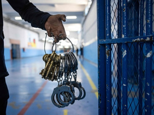 عدد السجناء في المغرب يرتفع إلى 105 آلاف.. والمندوبية تحذر من الاكتظاظ المزمن عدد السجناء في المغرب يرتفع إلى 105 آلاف.. والمندوبية تحذر من الاكتظاظ المزمن