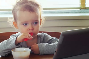 السطوبات نزلات على الشاشات فـوجه دراري صغار السطوبات نزلات على الشاشات فـوجه دراري صغار