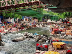 موجة الغلاء تدفع سكان وزوار مراكش إلى البحث عن وجهات طبيعية بديلة موجة الغلاء تدفع سكان وزوار مراكش إلى البحث عن وجهات طبيعية بديلة