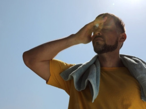 ضربة الشمس وضربة الحر: الأسباب والأعراض والمخاطر الصحية ضربة الشمس وضربة الحر: الأسباب والأعراض والمخاطر الصحية