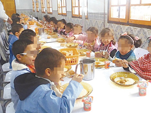 برادة : مليون و700 ألف درهم مصاريف الإطعام المدرسي و288 ألف مستفيد في الموسم الدراسي 2024-2025 برادة : مليون و700 ألف درهم مصاريف الإطعام المدرسي و288 ألف مستفيد في الموسم الدراسي 2024-2025