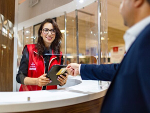 شراكة بين "لارام" والبريد بنك لتحديث أداء الزبناء عبر تقنية NFC