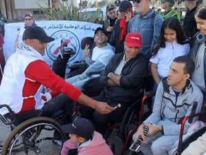 أسر مغربية تحتج على إقصاء ذوي الاحتياجات من الدعم العمومي أسر مغربية تحتج على إقصاء ذوي الاحتياجات من الدعم العمومي