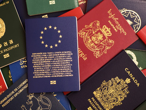 تراجع جواز السفر الأمريكي في تصنيف هينلي 2025 وسط صعود جوازات آسيوية وأوروبية تراجع جواز السفر الأمريكي في تصنيف هينلي 2025 وسط صعود جوازات آسيوية وأوروبية