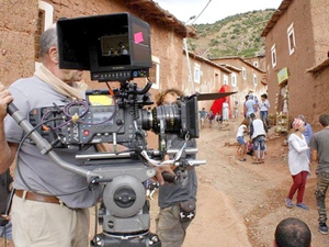 الحكومة تصادق على 4 مراسيم جديدة لتنظيم الصناعة السينمائية في المغرب الحكومة تصادق على 4 مراسيم جديدة لتنظيم الصناعة السينمائية في المغرب