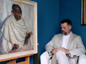 بيع لوحة نادرة للمهاتما غاندي في مزاد بلندن بأكثر من 200 ألف دولار بيع لوحة نادرة للمهاتما غاندي في مزاد بلندن بأكثر من 200 ألف دولار