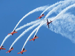 سلا والمضيق تحتضنان احتفالات جوية ومظلية بمناسبة عيد العرش سلا والمضيق تحتضنان احتفالات جوية ومظلية بمناسبة عيد العرش