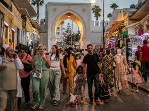 السياحة الصيفية في الساحل الشمالي للمغرب: بين الجاذبية والتحديات السياحة الصيفية في الساحل الشمالي للمغرب: بين الجاذبية والتحديات