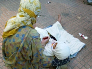 ظاهرة التسول: أزمة اجتماعية تحتاج إلى حلول شاملة ظاهرة التسول: أزمة اجتماعية تحتاج إلى حلول شاملة