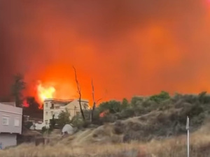 ٍحرائق مهولة تأتي على مساحات واسعة من الغابات في شفشاون وتطوان ٍحرائق مهولة تأتي على مساحات واسعة من الغابات في شفشاون وتطوان