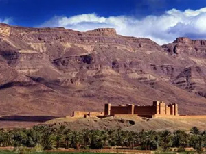 ترحيل المرشحين للهجرة السرية إلى زاكورة: تأثيرات على الحياة اليومية في المدينة ترحيل المرشحين للهجرة السرية إلى زاكورة: تأثيرات على الحياة اليومية في المدينة