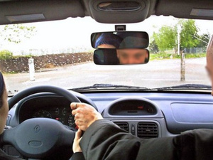 فاس.. كمين أمني يطيح بمدرب سياقة متلبس بالرشوة فاس.. كمين أمني يطيح بمدرب سياقة متلبس بالرشوة