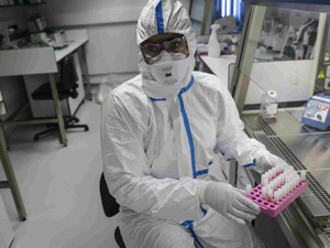 دراسة مغربية تدعو إلى تعزيز المراقبة الجينومية لمواجهة متحورات كورونا دراسة مغربية تدعو إلى تعزيز المراقبة الجينومية لمواجهة متحورات كورونا