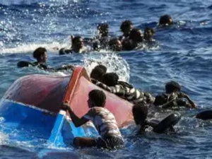 مأساة إنسانية قبالة السواحل الموريتانية: 49 قتيلاً و100 مفقود في غرق زورق مهاجرين مأساة إنسانية قبالة السواحل الموريتانية: 49 قتيلاً و100 مفقود في غرق زورق مهاجرين