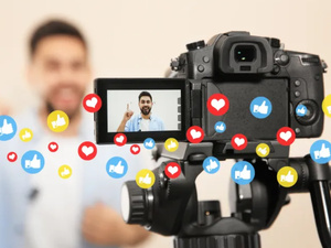 جدل بسوريا حول استقطاب المؤثرين ودورهم في تشكيل الرأي العام جدل بسوريا حول استقطاب المؤثرين ودورهم في تشكيل الرأي العام