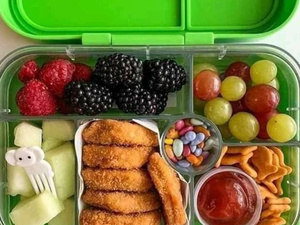 صندوق الغذاء المدرسي .. مشكل للأمهات ومعوقات التغذية الصحية صندوق الغذاء المدرسي .. مشكل للأمهات ومعوقات التغذية الصحية