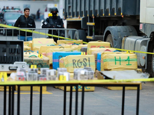 شبكات الكوكايين تتمدد غرب إفريقيا.. والمغرب يعزز المراقبة في معبر الكركرات شبكات الكوكايين تتمدد غرب إفريقيا.. والمغرب يعزز المراقبة في معبر الكركرات
