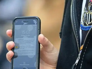 بريطانيا تختبر نظام الإنذار الوطني عبر ملايين الهواتف المحمولة