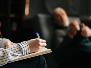 أظهرت دراسة أن 7.7٪ من الأطباء النفسيين في المغرب قد قاموا بمحاولات انتحار. أظهرت دراسة أن 7.7٪ من الأطباء النفسيين في المغرب قد قاموا بمحاولات انتحار.