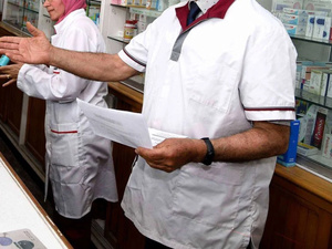 انقسام في صفوف نقابات الصيادلة حول مرسوم تحديد أسعار الدواء بالمغرب انقسام في صفوف نقابات الصيادلة حول مرسوم تحديد أسعار الدواء بالمغرب