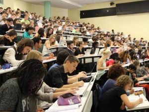 المغرب في صدارة الطلاب الأجانب بفرنسا : 42 ألف طالب يدرسون الهندسة والتجارة المغرب في صدارة الطلاب الأجانب بفرنسا : 42 ألف طالب يدرسون الهندسة والتجارة