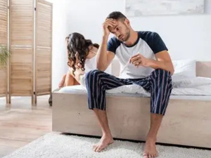 حين يخون الجسد.. كيف يهزم العجز الجنسي ثقة الرجل بنفسه حين يخون الجسد.. كيف يهزم العجز الجنسي ثقة الرجل بنفسه