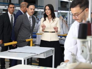 وزارة الإدماج الاقتصادي تكشف عن توسع برنامج التكوين عبر التعلم داخل المقاولات ليشمل 100 ألف شاب وزارة الإدماج الاقتصادي تكشف عن توسع برنامج التكوين عبر التعلم داخل المقاولات ليشمل 100 ألف شاب