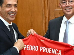 لقجع يستقبل رئيس الاتحاد البرتغالي لكرة القدم ويبحثان استعدادات مونديال 2030 لقجع يستقبل رئيس الاتحاد البرتغالي لكرة القدم ويبحثان استعدادات مونديال 2030