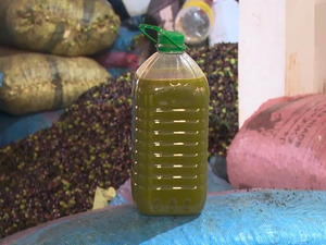 زيت الزيتون المغربي يعيش موسما استثنائيا بأسعار منخفظة غير مسبوقة زيت الزيتون المغربي يعيش موسما استثنائيا بأسعار منخفظة غير مسبوقة