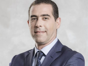 عماد غماد مديرا جديدا لمجموعة "كوسومار" خلفا لحسن منير عماد غماد مديرا جديدا لمجموعة "كوسومار" خلفا لحسن منير