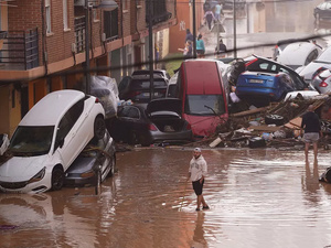 الحكومة الإسبانية تحذر السكان من "خطر استثنائي" مع وصول موجة الأمطار لفالنسيا الحكومة الإسبانية تحذر السكان من "خطر استثنائي" مع وصول موجة الأمطار لفالنسيا