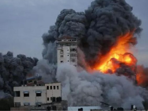 الجيش الإسرائيلي يواصل القصف في غزة رغم اتفاق وقف إطلاق النار الجيش الإسرائيلي يواصل القصف في غزة رغم اتفاق وقف إطلاق النار