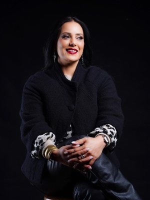 الحنة حرشة والحناية عمشة والعروسة فيها بوتفتاف الحنة حرشة والحناية عمشة والعروسة فيها بوتفتاف