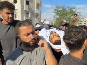 في جنازة مهيبة : غزة تودع صالح الجعفراوي بزيه الصحفي في جنازة مهيبة : غزة تودع صالح الجعفراوي بزيه الصحفي