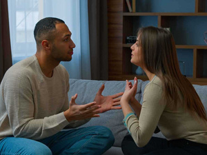 سوء التواصل والتوقعات الخاطئة... جذور التوتر في الحياة الزوجية سوء التواصل والتوقعات الخاطئة... جذور التوتر في الحياة الزوجية