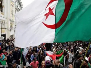 تخوف الجزائر من احتمال تحول مؤتمر “البوليساريو” إلى ساحة احتجاجات يدفع الجبهة الانفصالية إلى تأجيله تخوف الجزائر من احتمال تحول مؤتمر “البوليساريو” إلى ساحة احتجاجات يدفع الجبهة الانفصالية إلى تأجيله