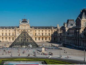 سرقة مجوهرات بمتحف اللوفر في باريس خلال ساعات افتتاحه سرقة مجوهرات بمتحف اللوفر في باريس خلال ساعات افتتاحه