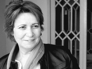 الشاعرة رجاء الطالبي في ضيافة بيت الشعر خلال المعرض الجهوي للكتاب بالرباط الشاعرة رجاء الطالبي في ضيافة بيت الشعر خلال المعرض الجهوي للكتاب بالرباط