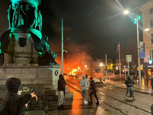 احتجاجات واعتقالات في دبلن بعد مزاعم اعتداء جنسي على طفلة احتجاجات واعتقالات في دبلن بعد مزاعم اعتداء جنسي على طفلة