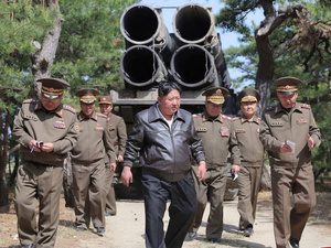 كوريا الشمالية تختبر صواريخ فرط صوتية قبل قمة إقليمية كوريا الشمالية تختبر صواريخ فرط صوتية قبل قمة إقليمية