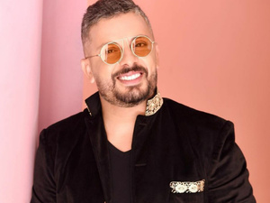 حاتم عمور يطلق أغنية وطنية جديدة احتفالاً بتتويج المغرب بكأس العالم U20 حاتم عمور يطلق أغنية وطنية جديدة احتفالاً بتتويج المغرب بكأس العالم U20