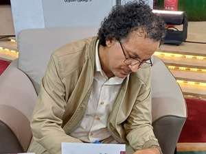 الكاتب المغربي بوشعيب الساوري يوقّع بالدوحة كتابه «تخييل الهوية في الرواية العربية» الفائز بجائزة كتارا الكاتب المغربي بوشعيب الساوري يوقّع بالدوحة كتابه «تخييل الهوية في الرواية العربية» الفائز بجائزة كتارا