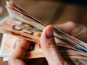 جمارك المغرب ومكتب الصرف يعززان التنسيق بعد كشف شبكة لتهريب 90 مليون درهم عبر استيراد صوري