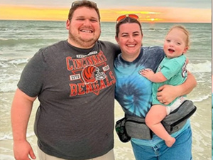 ولادة نادرة في أوهايو: طفل يُدهش الأطباء بحالة طبية استثنائية ويواجه تحديات الحياة بشجاعة ولادة نادرة في أوهايو: طفل يُدهش الأطباء بحالة طبية استثنائية ويواجه تحديات الحياة بشجاعة