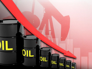 استمرار تراجع أسعار النفط مع صعود الدولار وضعف بيانات الصين استمرار تراجع أسعار النفط مع صعود الدولار وضعف بيانات الصين