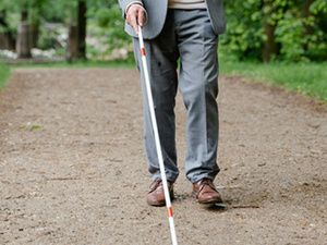 إيطاليا: اكتشاف احتيال استمر 50 عاماً لرجل ادعى العمى للحصول على مساعدات مالية إيطاليا: اكتشاف احتيال استمر 50 عاماً لرجل ادعى العمى للحصول على مساعدات مالية